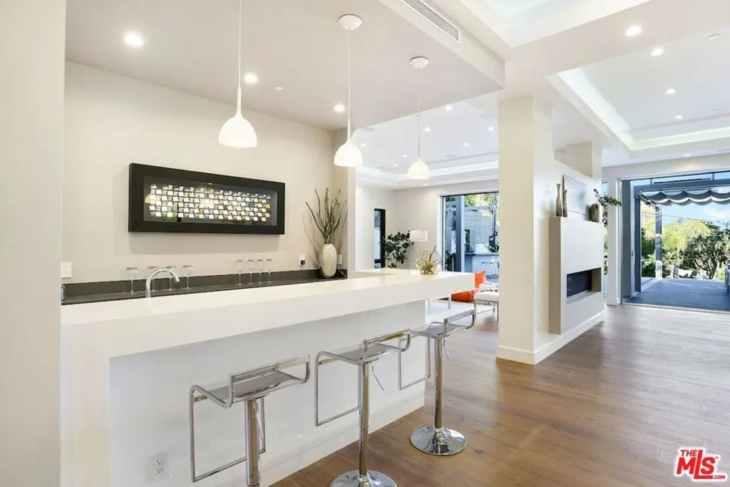 16132 Alcima Avenue, Los Angeles, California 90272 — photo 5