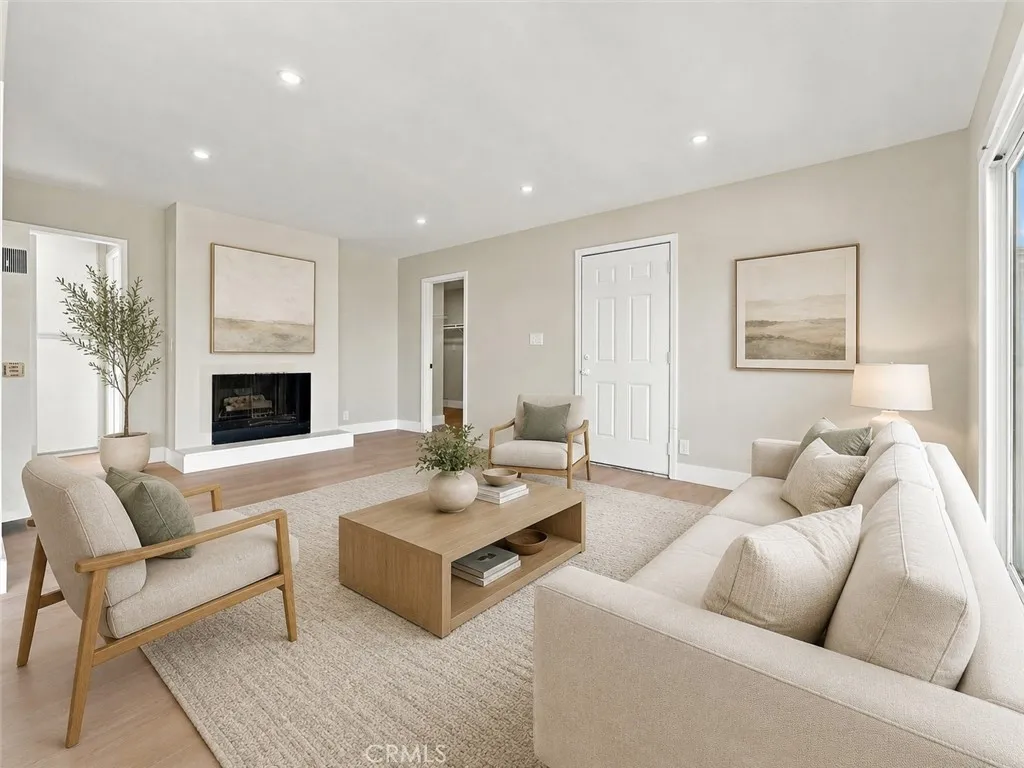 7751 Newman 4, Huntington Beach, California 92647 — photo 4
