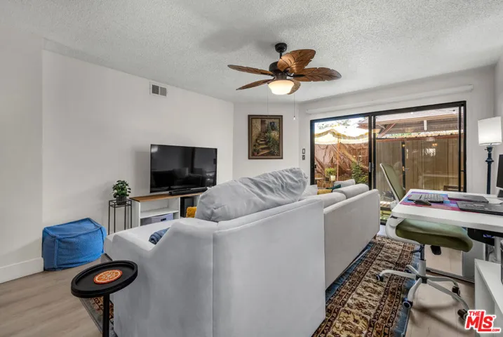 620 W Hyde Park Boulevard 111, Inglewood, California 90302 — photo 5