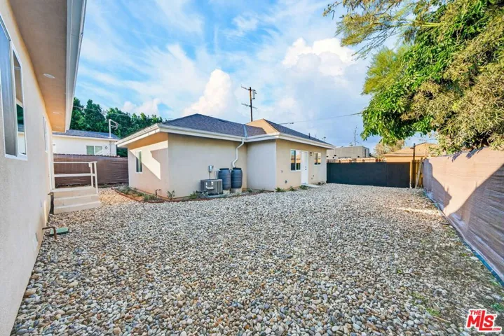17625 Burbank Boulevard, Encino, California 91316 — photo 5
