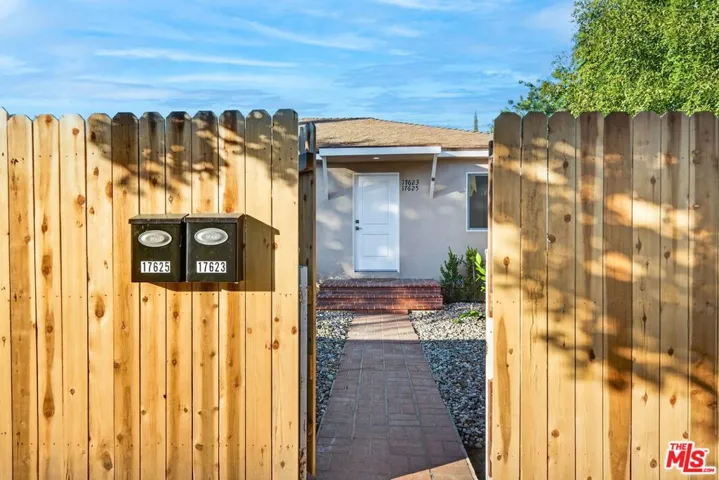 17625 Burbank Boulevard, Encino, California 91316 — photo 4