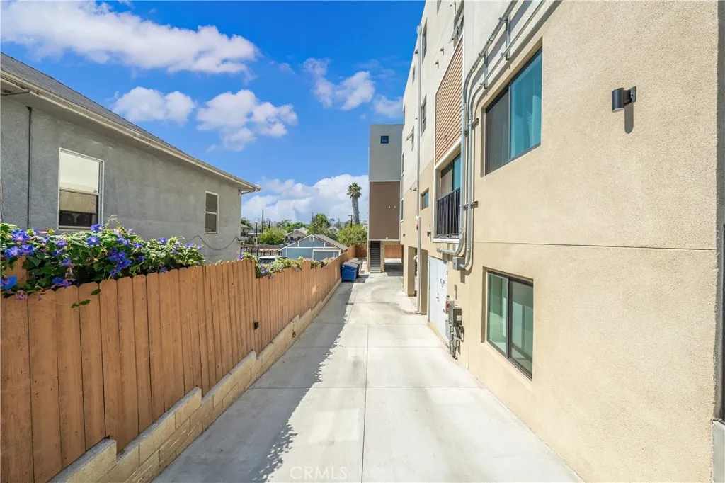 327 N Chicago, Los Angeles, California 90033 — photo 4