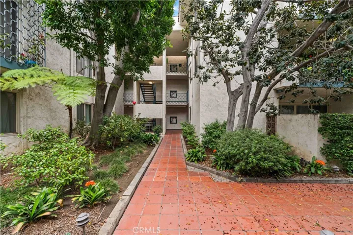 985 E California Boulevard, Pasadena, California 91106 — photo 5