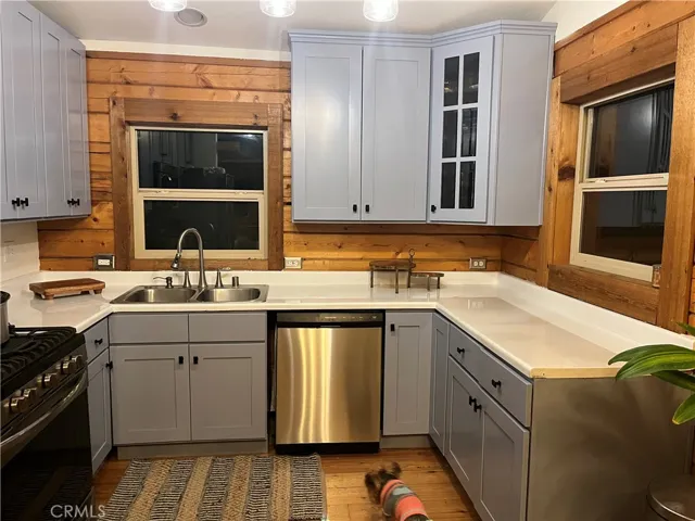 Adorable Remodeled Kitchen!