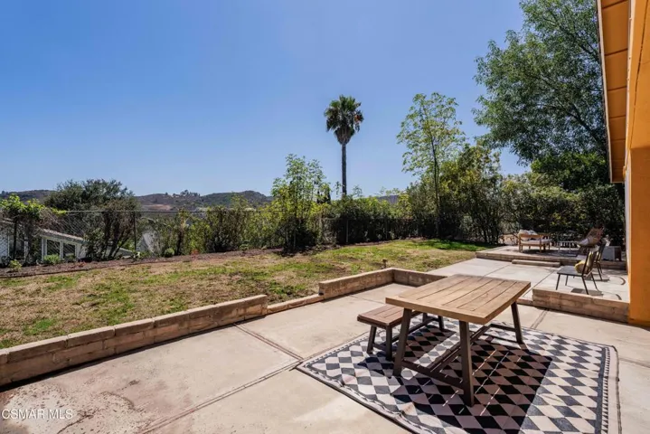 688 Velarde Drive, Thousand Oaks, California 91360 — photo 5
