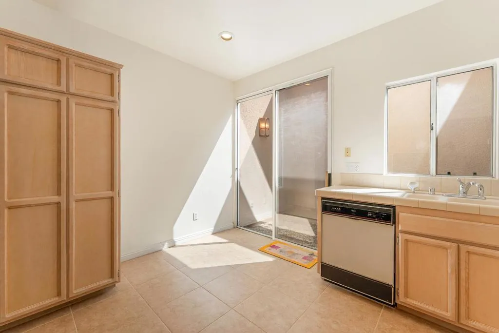 99lakeshore-21 99lakeshore-21
