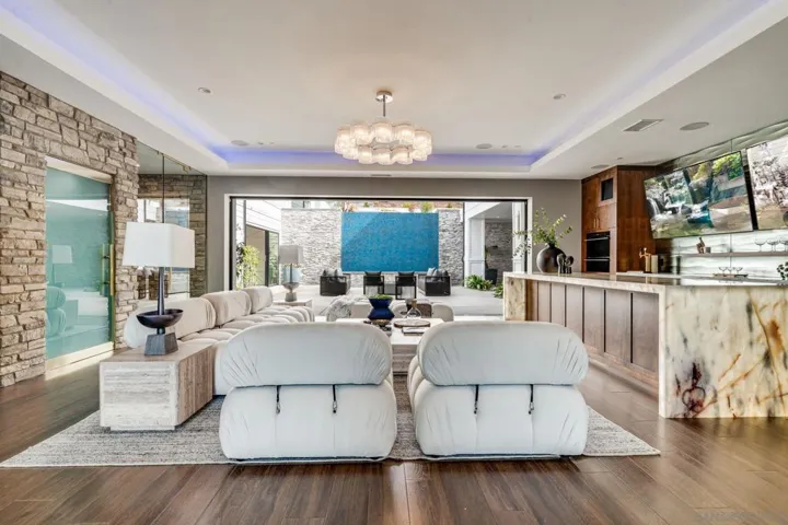 6389 Castejon, La Jolla, California 92037 — photo 5