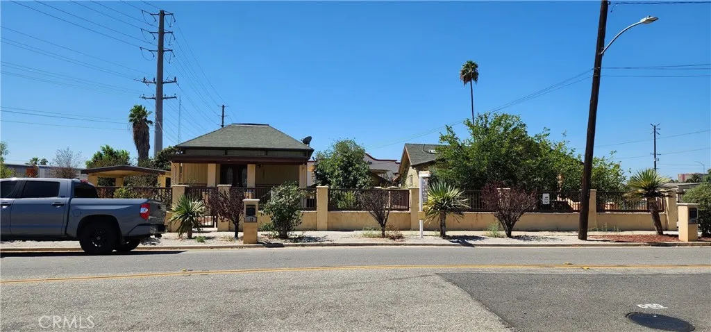 2 separate units on one lot. Address 3112 and 3130