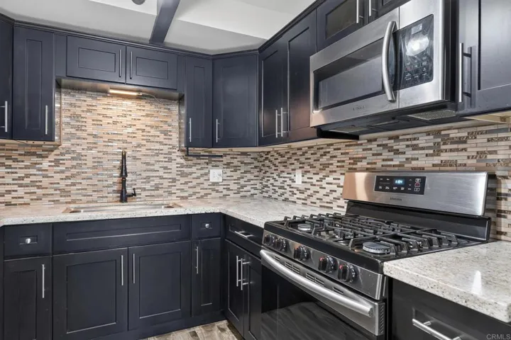 332 E Fairway Blvd, Big Bear City, California 92314 — photo 5
