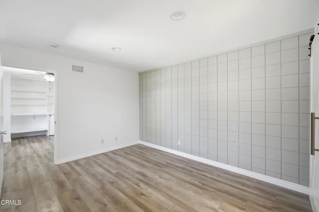 19_bedroom