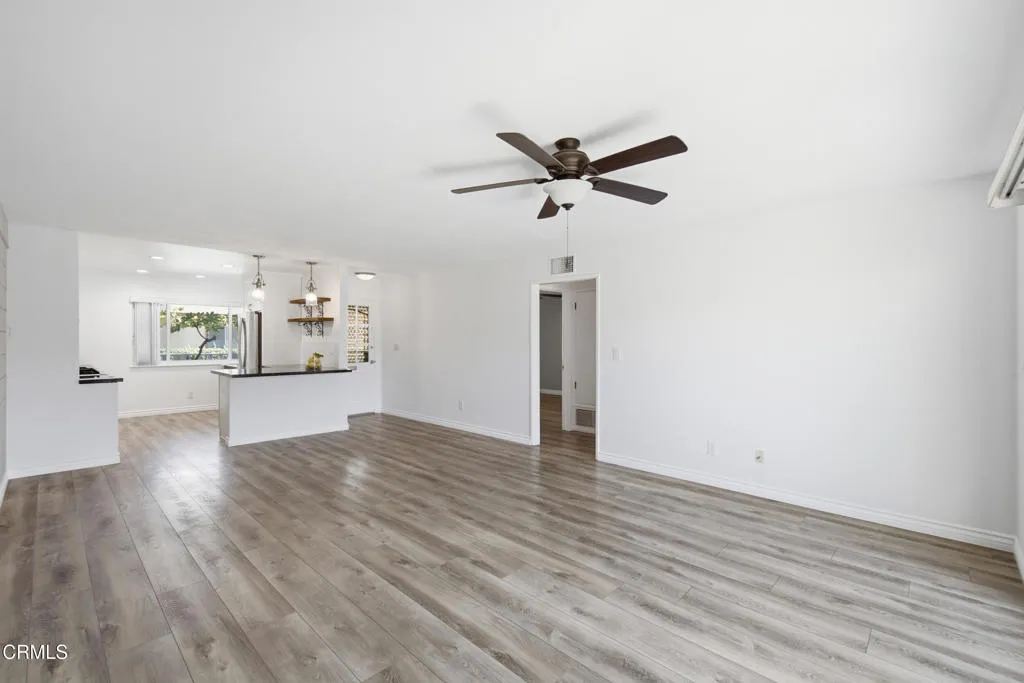 8_living room