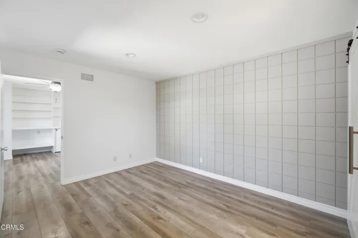 19_bedroom