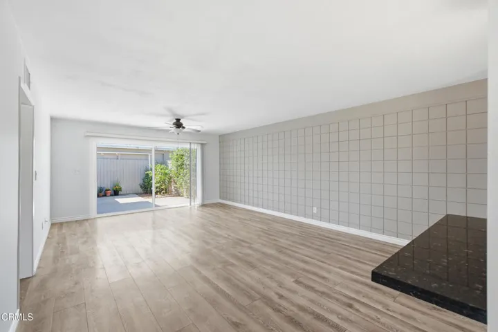 6_living room