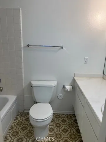 Front bath with tub/shower