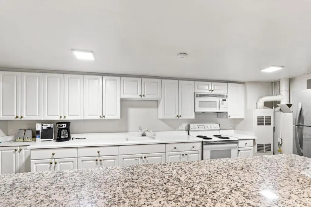 HOA Community Kitchen HOA Community Kitchen