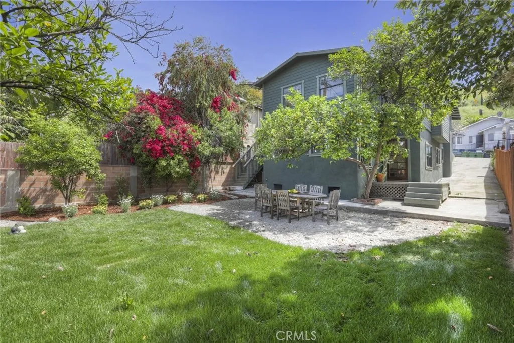 Yard / Entrance/ driveway