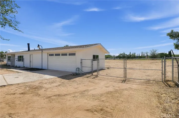 15561 Ash Street, Hesperia, California 92345 — photo 4
