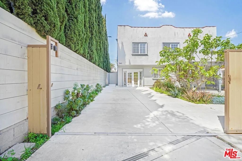 741 N Las Palmas Avenue, Los Angeles, California 90038 — photo 4