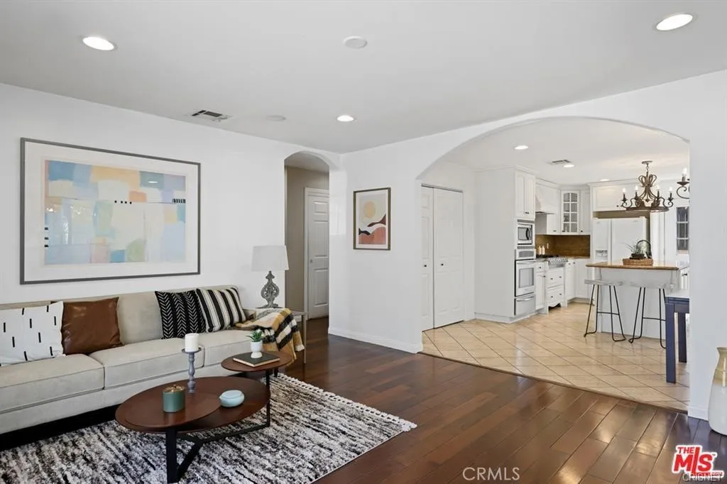 11804 Hamlin Street, Los Angeles, California 91606 — photo 4