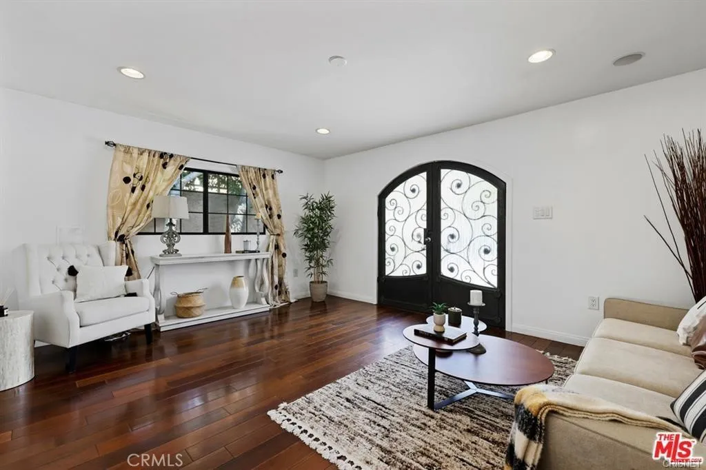 11804 Hamlin Street, Los Angeles, California 91606 — photo 5