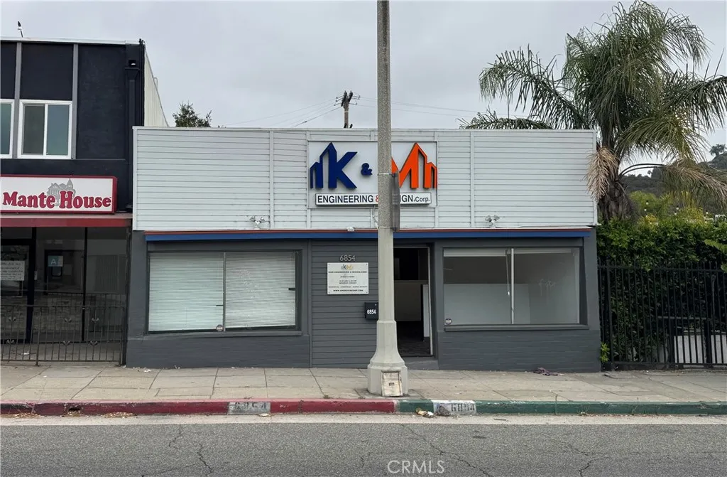 6858 Foothill