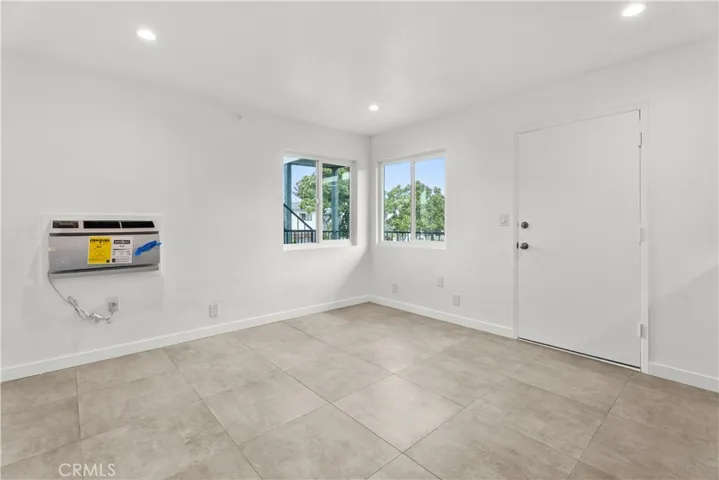 12612 Kornblum Avenue 1, Hawthorne, California 90250 — photo 4