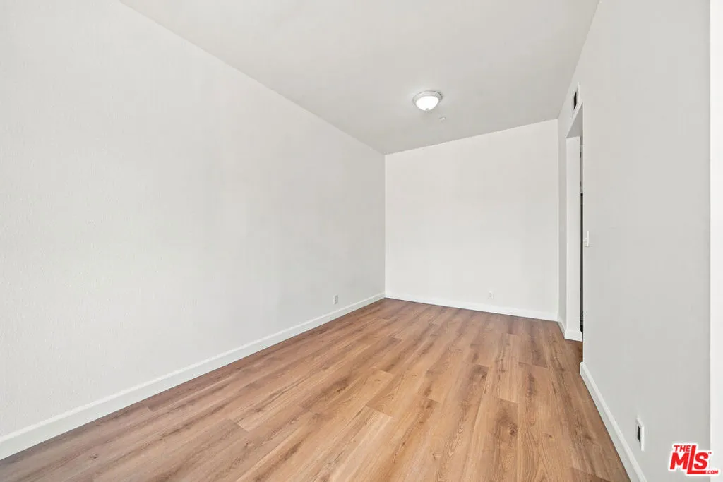 533 S St Andrews Place 404, Los Angeles, California 90020 — photo 4