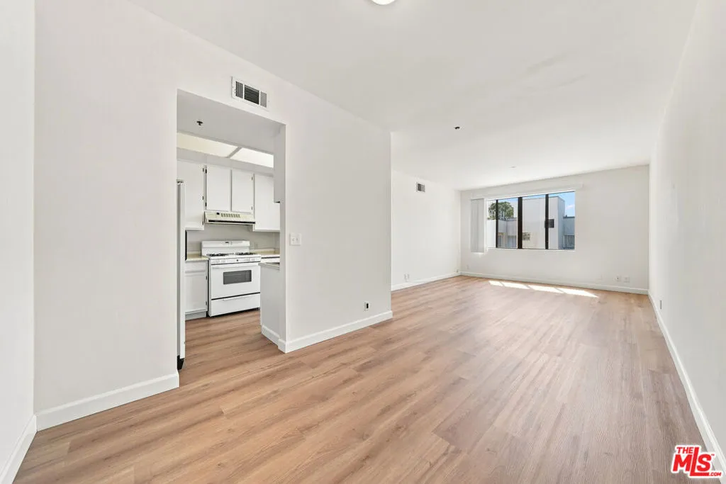 533 S St Andrews Place 404, Los Angeles, California 90020 — photo 5