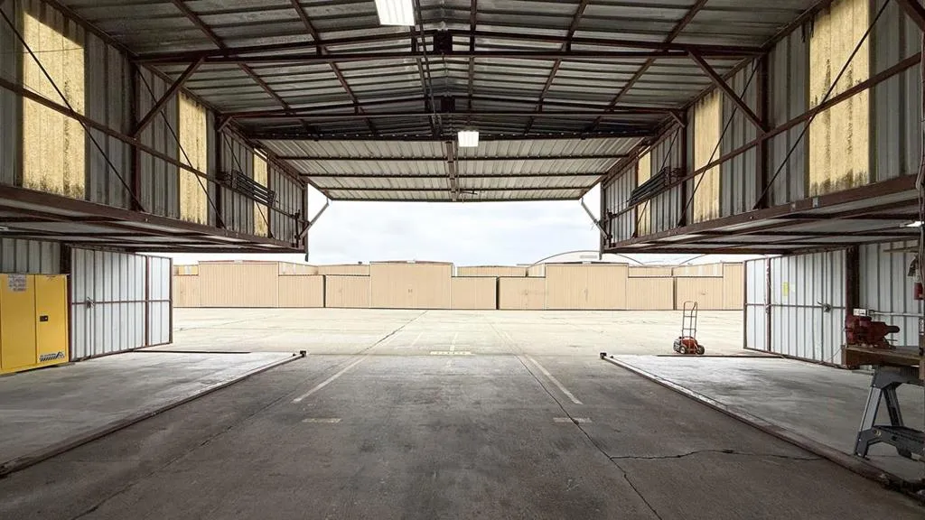 Port-a-port Hangar Oakland Airport N Field, Oakland, California 94621 — photo 4