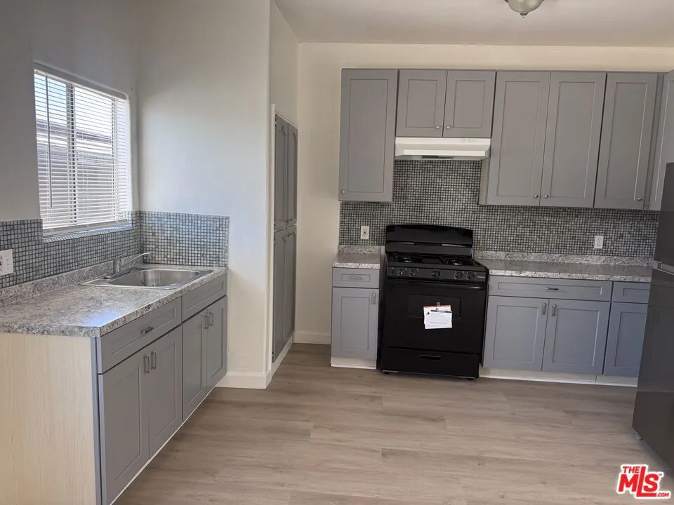 10406 Avalon Boulevard, Los Angeles, California 90003 — photo 4