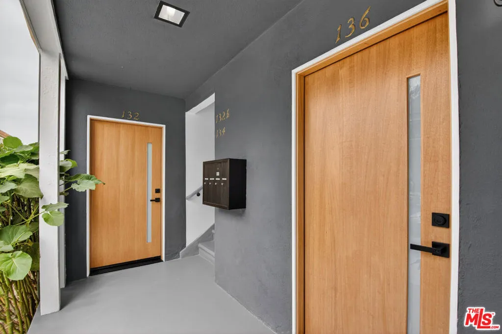 134 S Edgemont Street, Los Angeles, California 90004 — photo 4