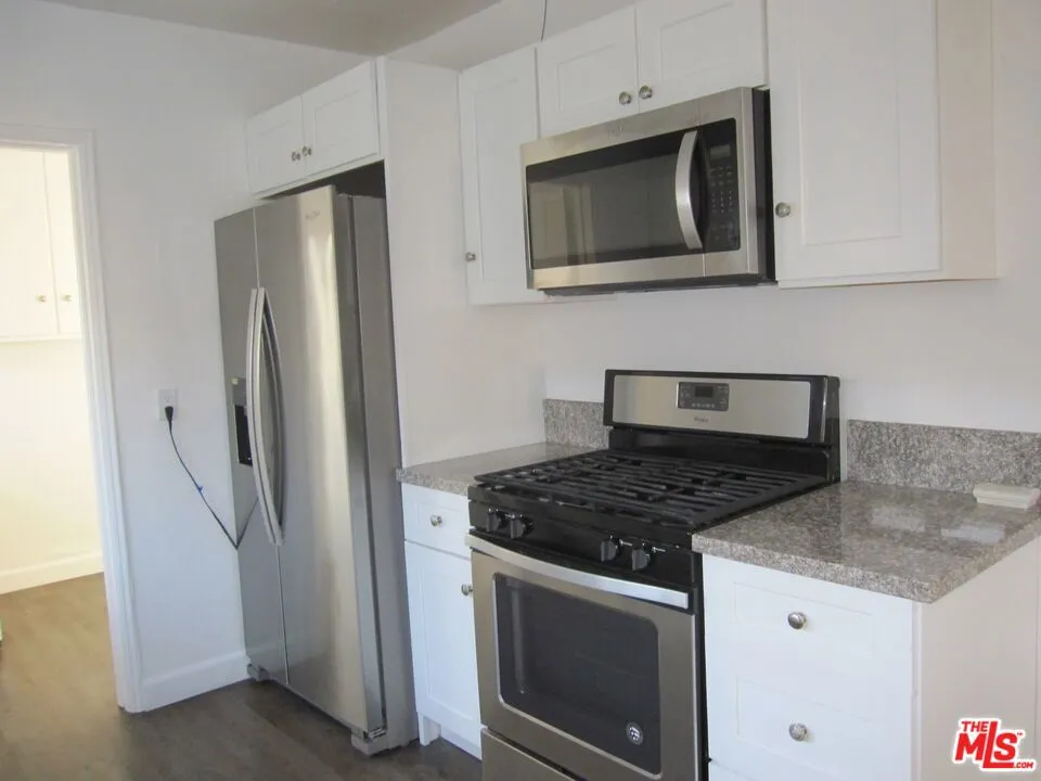 1047 S Wooster Street 2, Los Angeles, California 90035 — photo 5
