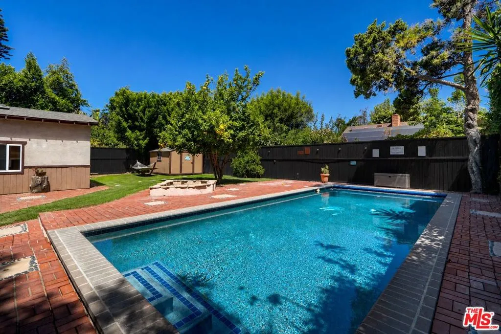Pool/Backyard