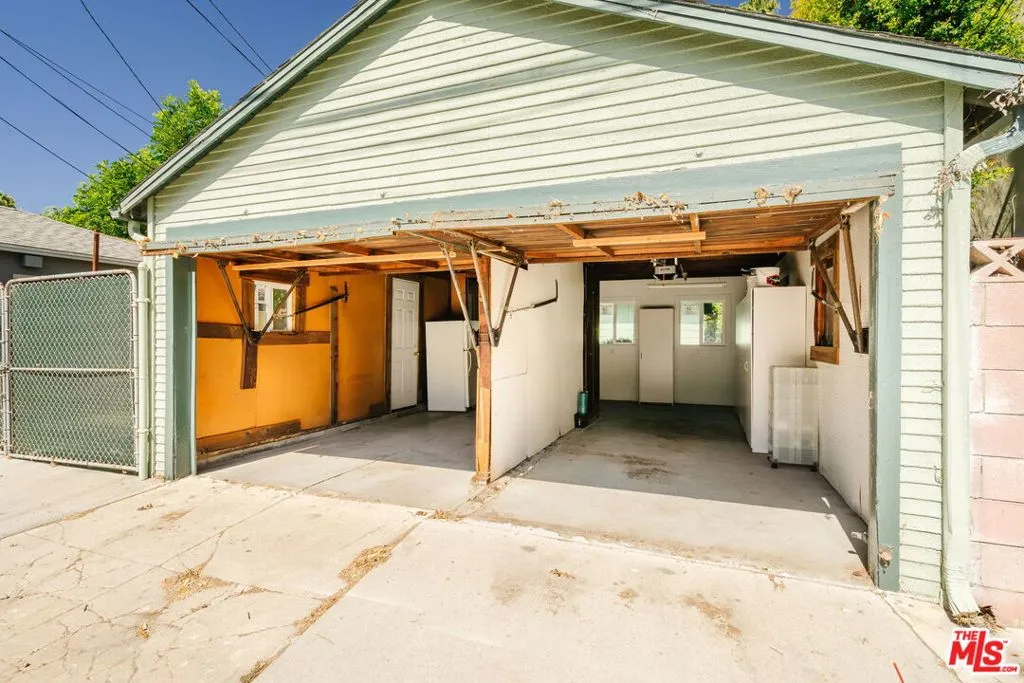 2-Car Garage 2-Car Garage