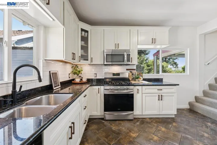 364 Lester Ave, Oakland, California 94606 — photo 5