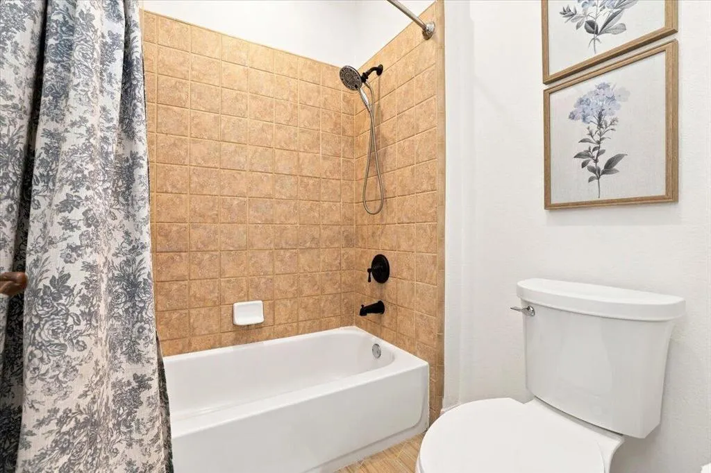 Full Bathroom Full Bathroom