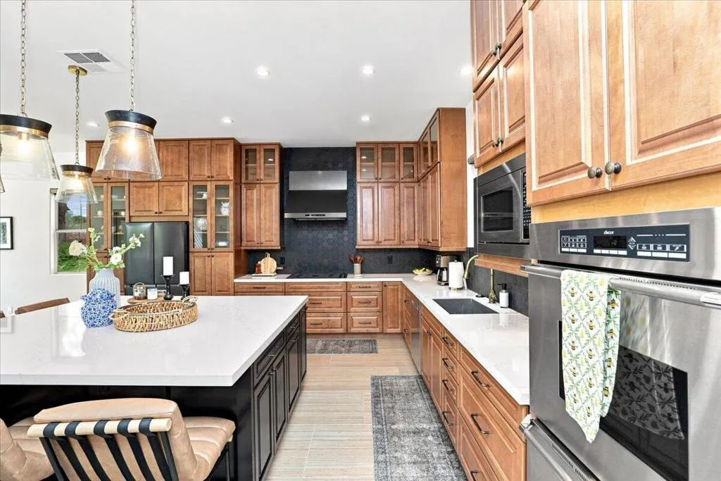 Fully Stocked Kitchen Fully Stocked Kitchen
