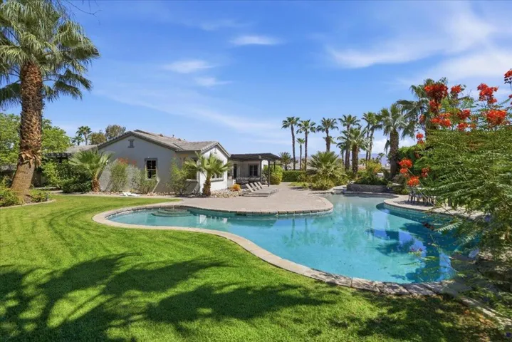 Gorgeous Pool & Spa