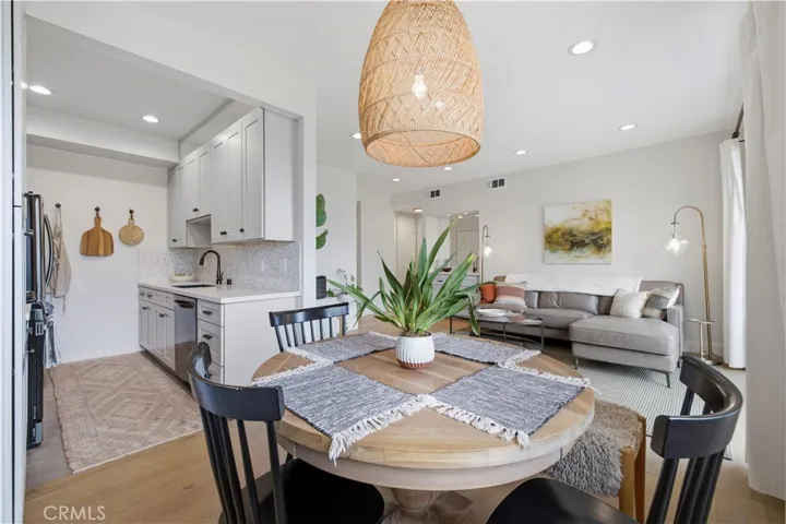 14539 Benefit 205, Sherman Oaks, California 91403 — photo 4