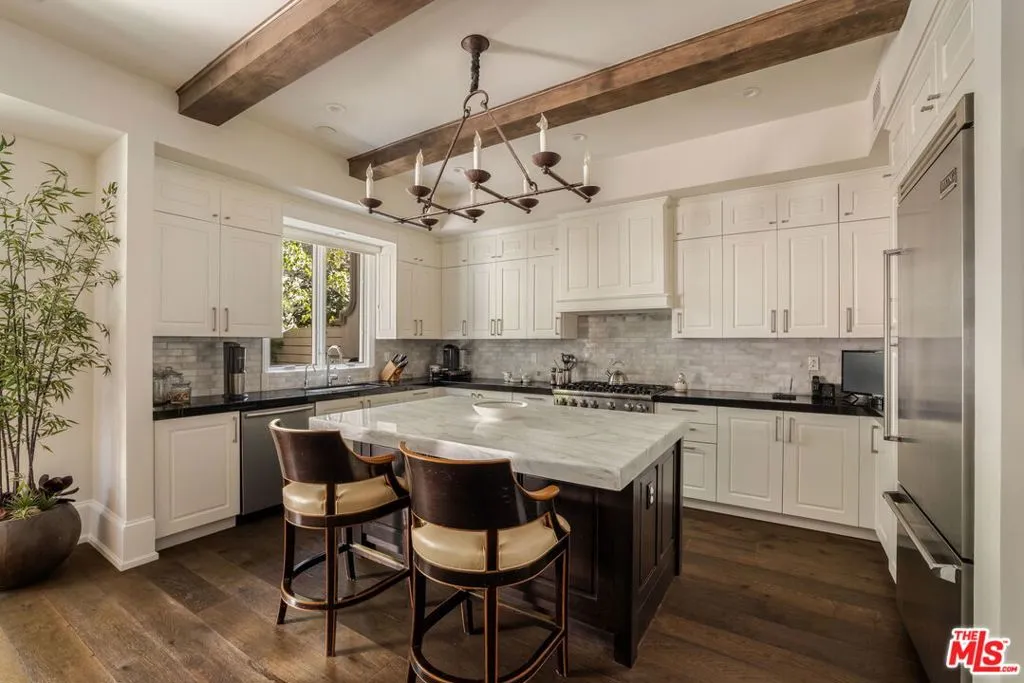 823 S Bundy Drive 111, Los Angeles, California 90049 — photo 5