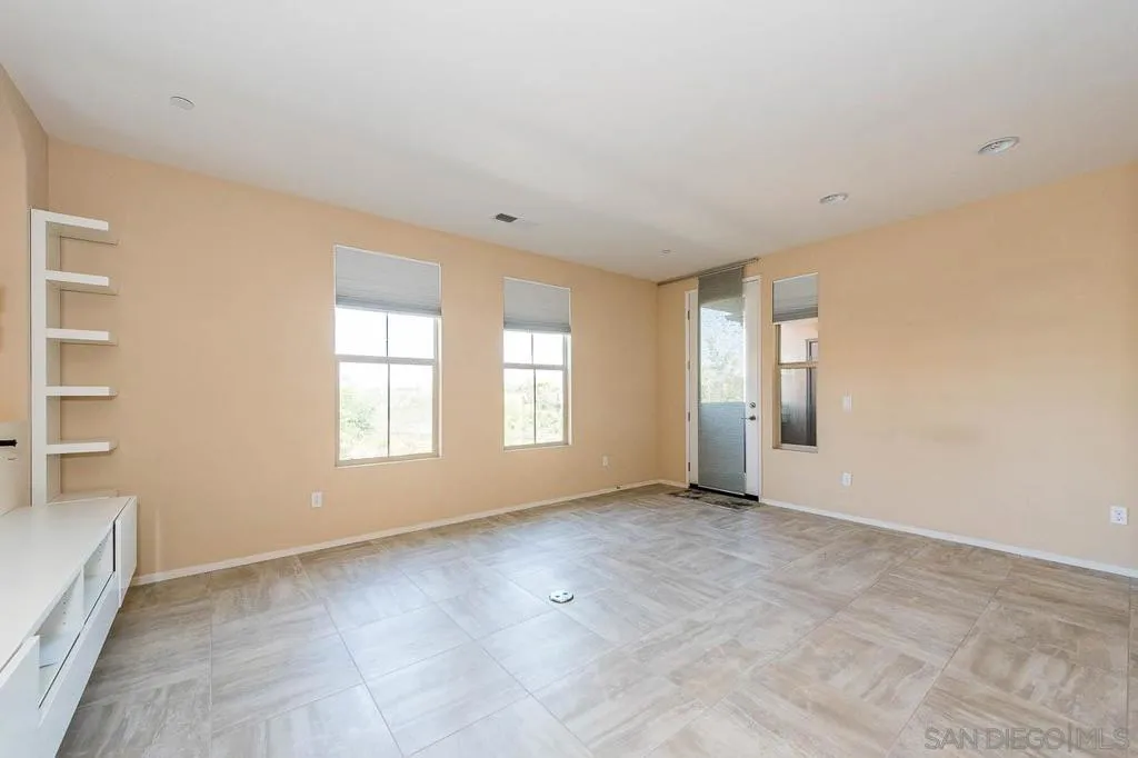 11130 Taloncrest Way 19, San Diego, California 92126 — photo 5