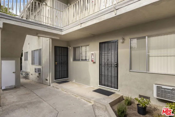 1316 Barrington Way, Glendale, California 91206 — photo 4