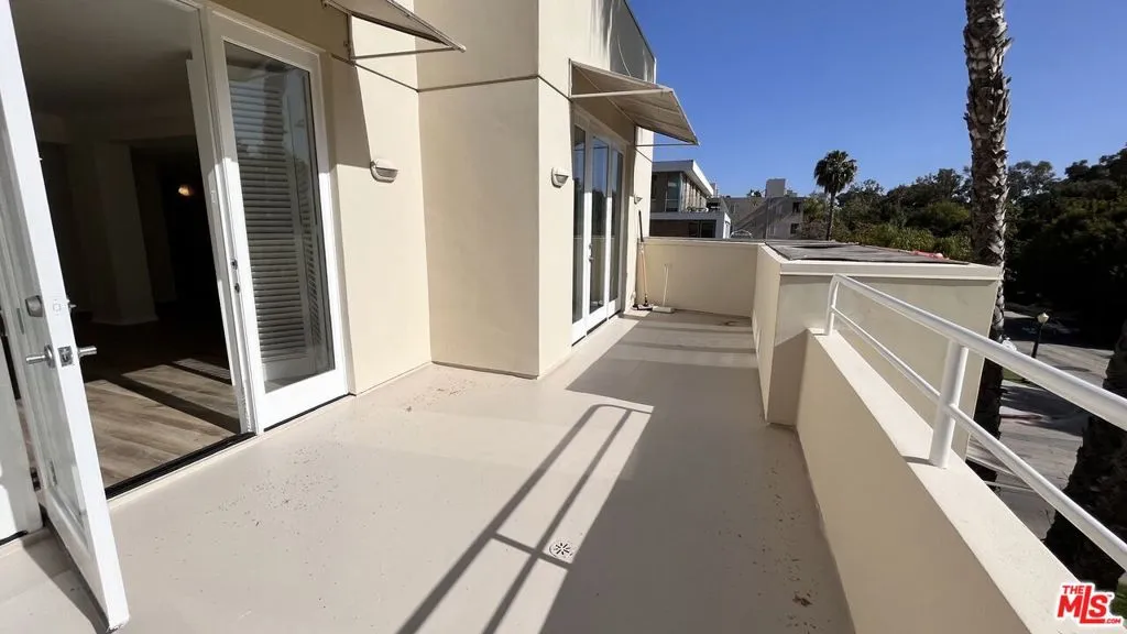 11099 Ophir Drive 305, Los Angeles, California 90024 — photo 5