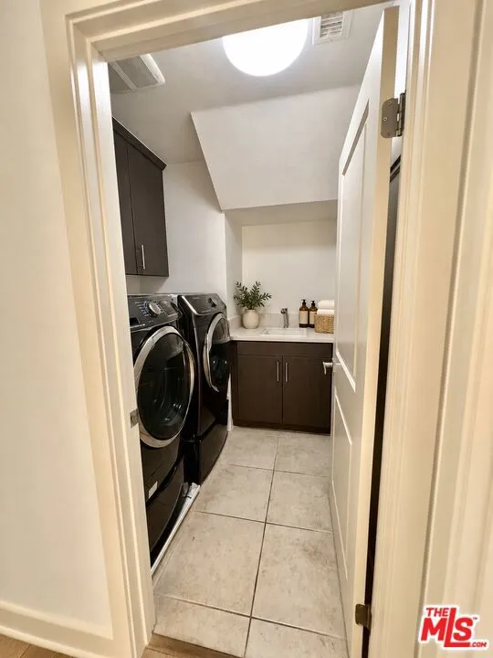 Virtually staged Laundry room Virtually staged Laundry room