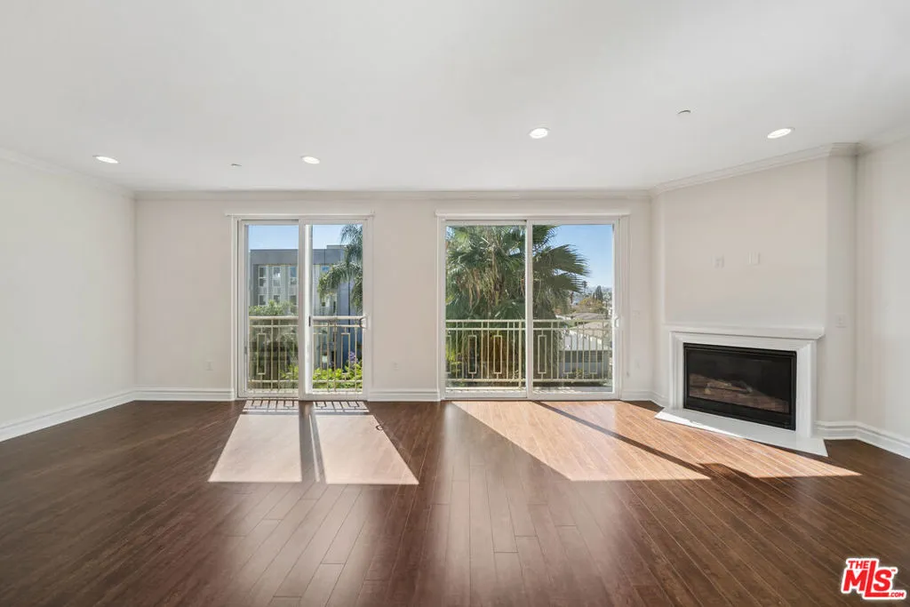1050 S Holt Avenue 403, Los Angeles, California 90035 — photo 5