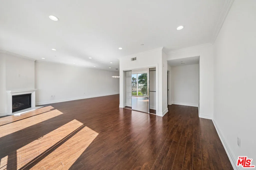 1050 S Holt Avenue 403, Los Angeles, California 90035 — photo 4