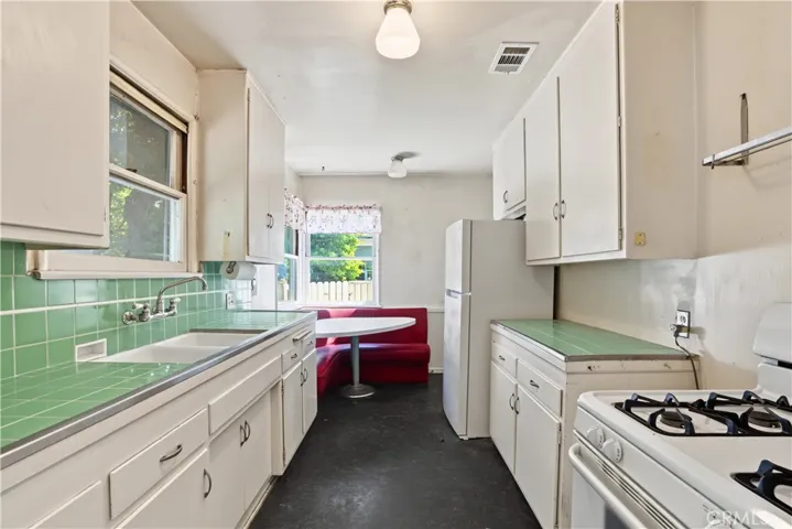 16839 Margate Street, Encino, California 91436 — photo 4
