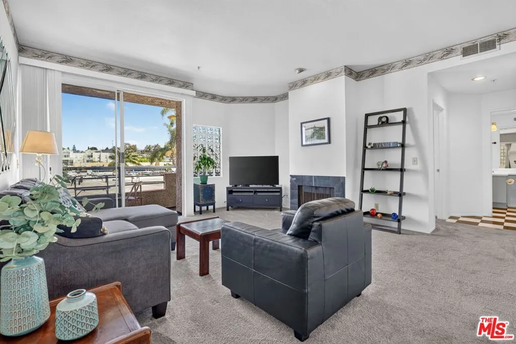 3561 Clarington Avenue 206, Los Angeles, California 90034 — photo 5