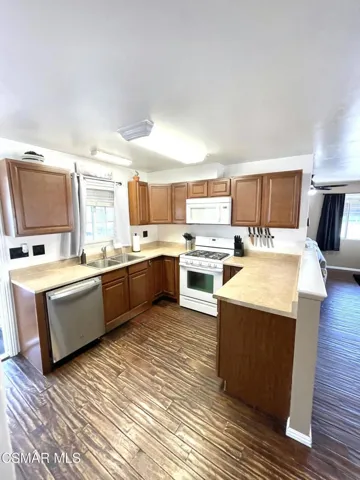 21500 Lassen Street 117, Chatsworth, California 91311 — photo 4