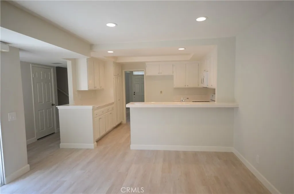 118 39 Oxford, Irvine, California 92612 — photo 4